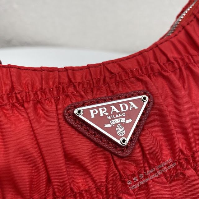 prada女包 普拉達2020專櫃最新款 1NE204 Prada nylon 皺褶Hobo手拎包 Prada復古風腋下包  pyd2305